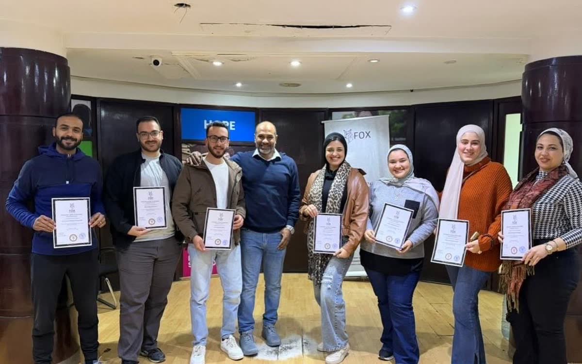 مجموعة مشاركين بعد ختام الدورة
